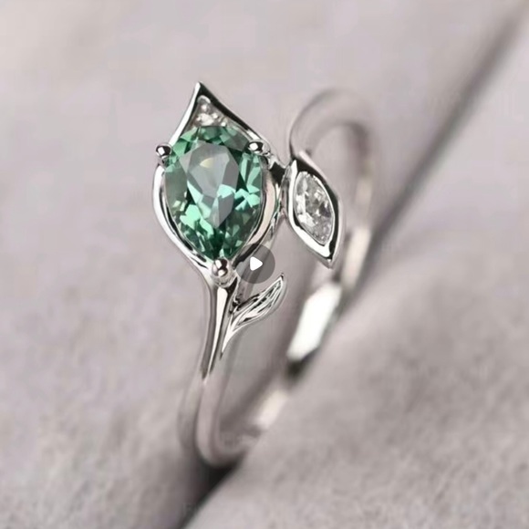 SILVER PLATE GREEN ZIRCON RING - Picture 3 of 3